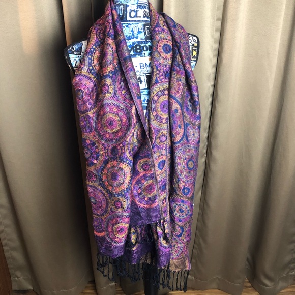 Accessories - Vibrant Paisley Geometric Pattern Long Scarf